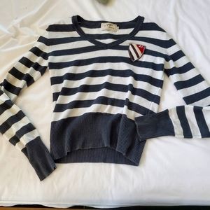 AUTHENTIC Thomas Burberry gorgeous long sleeved sweater